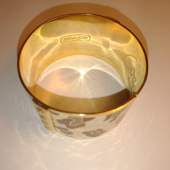 Coach Lg Bangle New Condition.